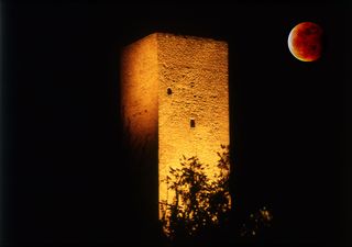 5 giugno, oggi una particolare eclissi di Luna: ecco come vederla!