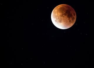 16 luglio, eclissi parziale di Luna: ecco quando si potrà vedere