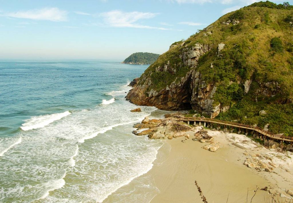 Praia das Encantadas, na Ilha do Mel, Paraná
