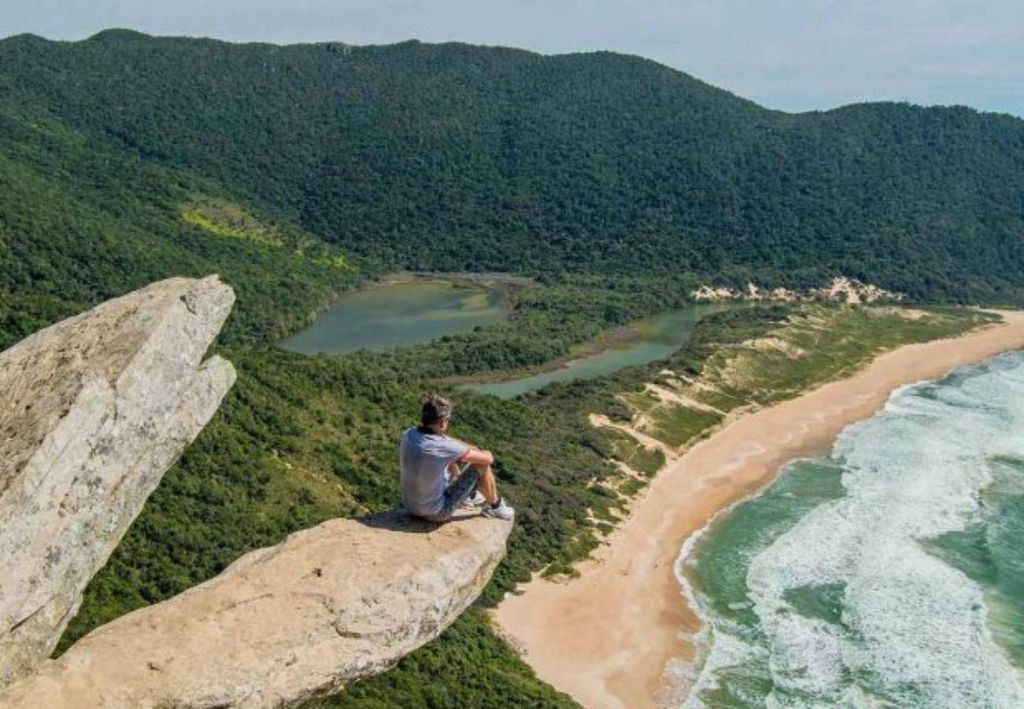 Mirante do Morro da Coroa e Praia da Lagoinha do Leste, em Florianópolis