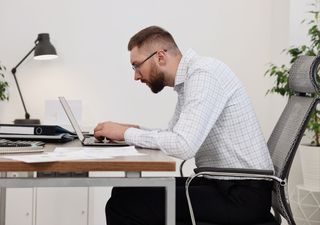 ¡Ojo con tu postura! Por qué algunos terminan con la espalda encorvada y cómo evitarlo