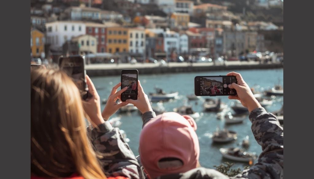 Fotografiando Valparaíso Las fotografías pueden tomarse con cualquier cámara digital, incluidos los teléfonos móviles, y cada participante podrá enviar un máximo de tres imágenes inéditas.