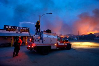 Ola de calor en EEUU, record de temperatura en junio, incendios y 19 bomberos fallecidos