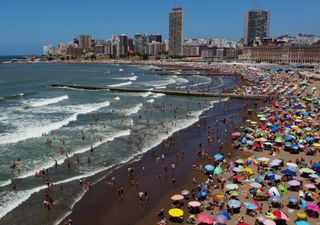 La ola de calor dejó un récord histórico en la temperatura del agua en Mar del Plata