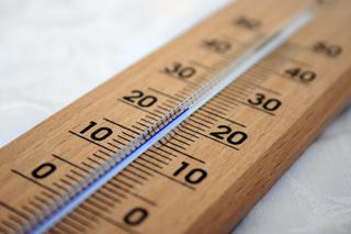 ¿Qué es mejor para la seguridad durante las olas de calor: el índice de calor o la temperatura del termómetro húmedo?