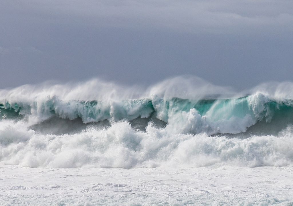 marejadas, grandes olas en el mar