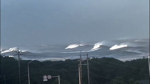 Olas gigantes golpean la costa de Jap&oacute;n tras el tif&oacute;n Jangmi: los expertos alertan de un mar extremadamente peligroso