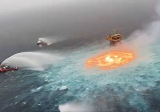 Olho de fogo no oceano: Labaredas de fogo no Golfo do México