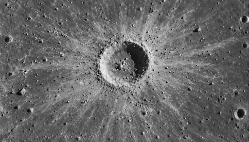 Oltre il cratere: l&rsquo;impatto di McGetchin svela come cambia la superficie della Luna