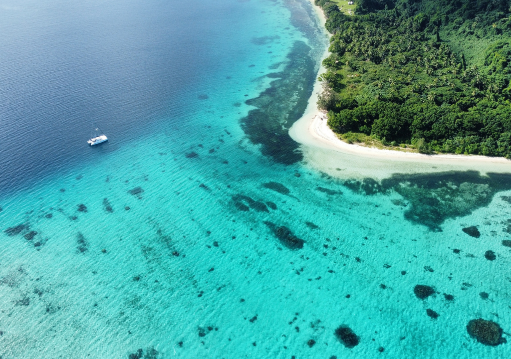 Vista aérea de una de las 176 islas del reino de Tonga.