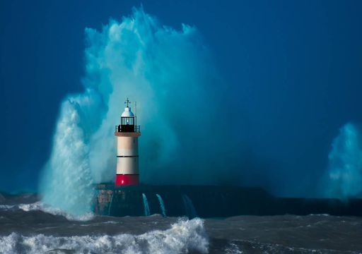 Ondas at&eacute; 14 metros deixam Lisboa em alerta nas pr&oacute;ximas horas e dias