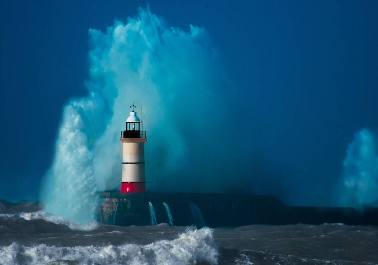 Ondas at&eacute; 14 metros deixam Lisboa em alerta nas pr&oacute;ximas horas e dias