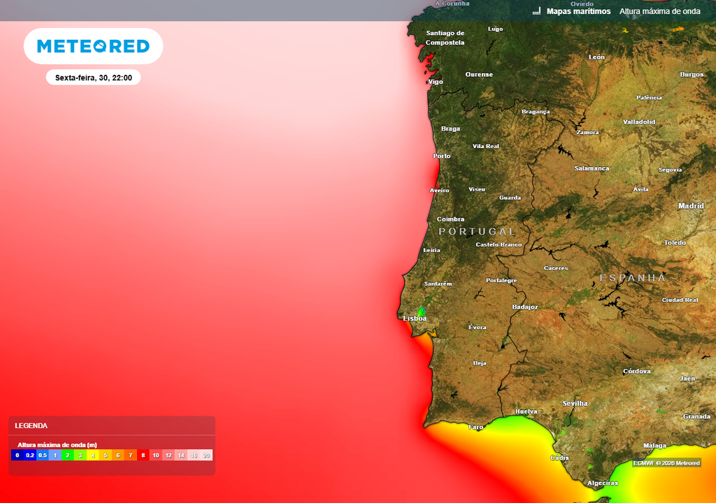 Ondas com altura máxima elevada vão continuar a afetar grande parte da costa ocidental nas próximas horas e dias.