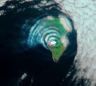 Ondas gravitatorias generadas por el Volcán Cumbre Vieja de La Palma