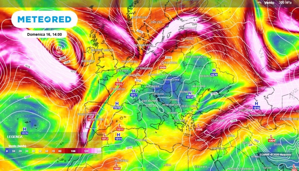 La circolazione atmosferica prevista a 300 hPa per la giornata di domenica prossima, 16 agosto, evidenzia un cambiamento della circolazione sull'Europa. Questo potrebbe portare, nei primi giorni della prossima settimana, una pausa dell'ondata di calore anche sull'Italia, con un riallineamento su temperature caratteristiche per il periodo. ECMWF MeteoRed
