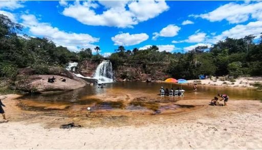 Onde fica o para&iacute;so de &aacute;guas cristalinas, praias de &aacute;gua doce e cachoeiras escondido em Goi&aacute;s