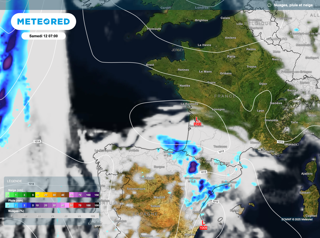 Orages possibles dès ce samedi matin. Attention au risque de fortes précipitations. Orages possibles dès ce samedi matin. Attention au risque de fortes précipitations.