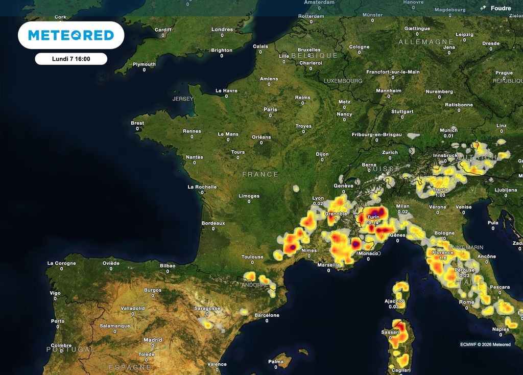 Le risque orageux devrait essentiellement se concentrer sur le quart sud-est. Le risque orageux devrait essentiellement se concentrer sur le quart sud-est.