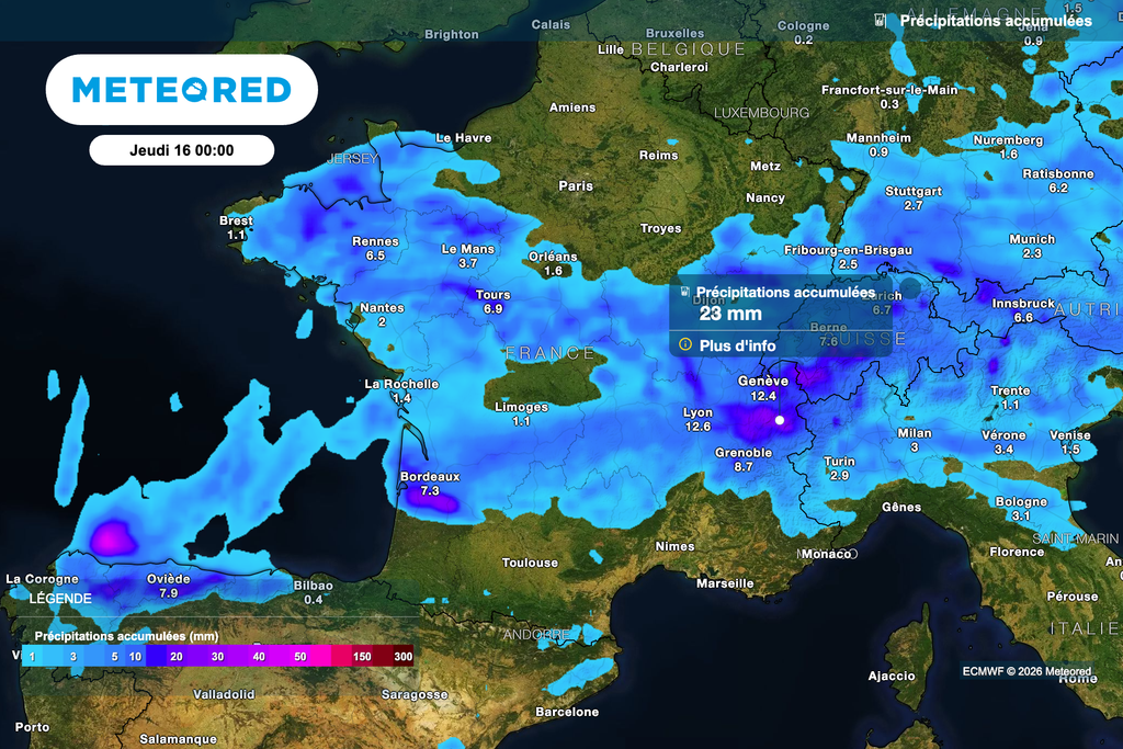 Les orages attendus cet après-midi pourront provoquer de 30 à 50 litres d’eau par mètre carré en peu de temps. Les orages attendus cet après-midi pourront provoquer de 30 à 50 litres d’eau par mètre carré en peu de temps.