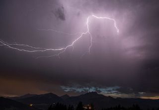 Orages lundi : 15.000 éclairs et… des vaches sur la voie express !