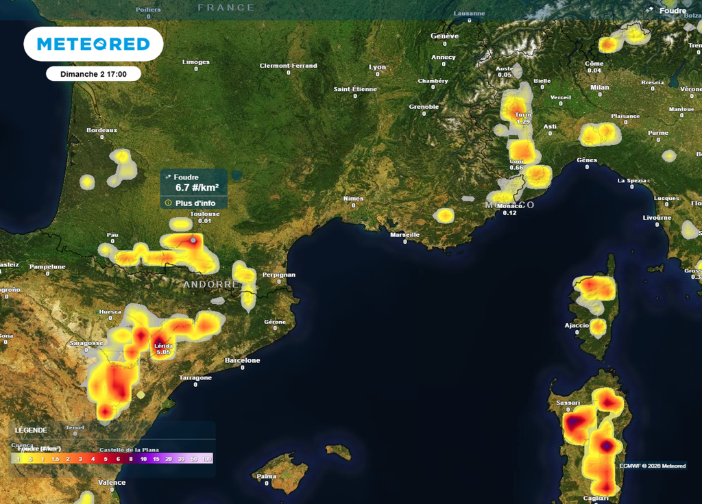 Risque d'orages reliefs dimanche après-midi foudre Ce dimanche après-midi, seuls certains reliefs du Sud semblent être soumis à un risque d'orages, à savoir les Pyrénées, les Alpes du Sud et la montagne Corse.