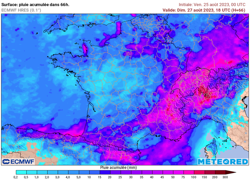 Les cumuls pourront se montrer conséquents en direction de la région Auvergne-Rhône-Alpes avec un risque d'inondations.