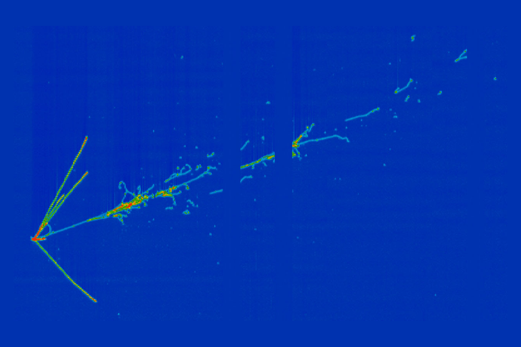 Para detectar a trajetória de um neutrino é comum analisar as trajetórias de partículas formadas a partir da interação com esses neutrinos. Crédito: MicroBOONE Collaboration