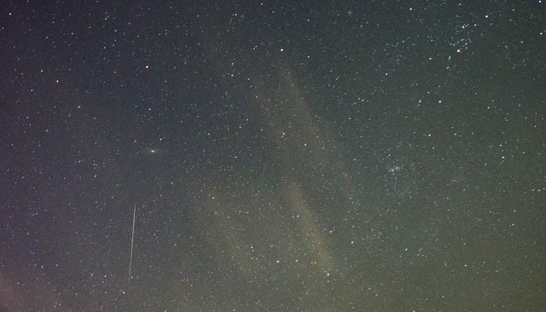 Orionidi 2026, le stelle cadenti di Halley: quando iniziare a cercarle e come osservarle dall&rsquo;Italia