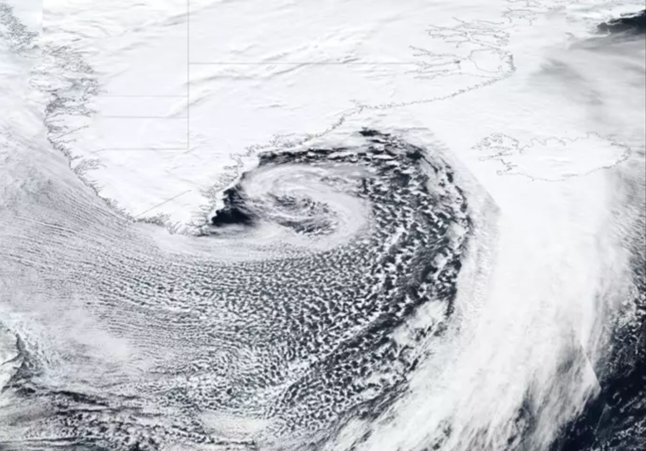 El 14 de marzo de 2022, una depresión azotó el Atlántico Norte y creó un río atmosférico en el extremo norte. Ahora se sabe que estos ríos pueden minimizar temporalmente el deshielo en Groenlandia. Fuente: MODIS, en europapress.es.