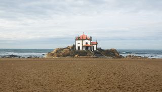 Os espanh&oacute;is renderam-se a esta capela portuguesa. &ldquo;&Eacute; um dos lugares mais incr&iacute;veis de Portugal&rdquo;