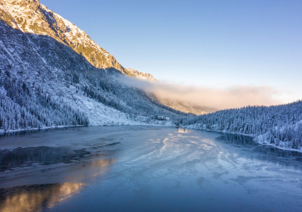 Glacial lake; thaw; climate change.