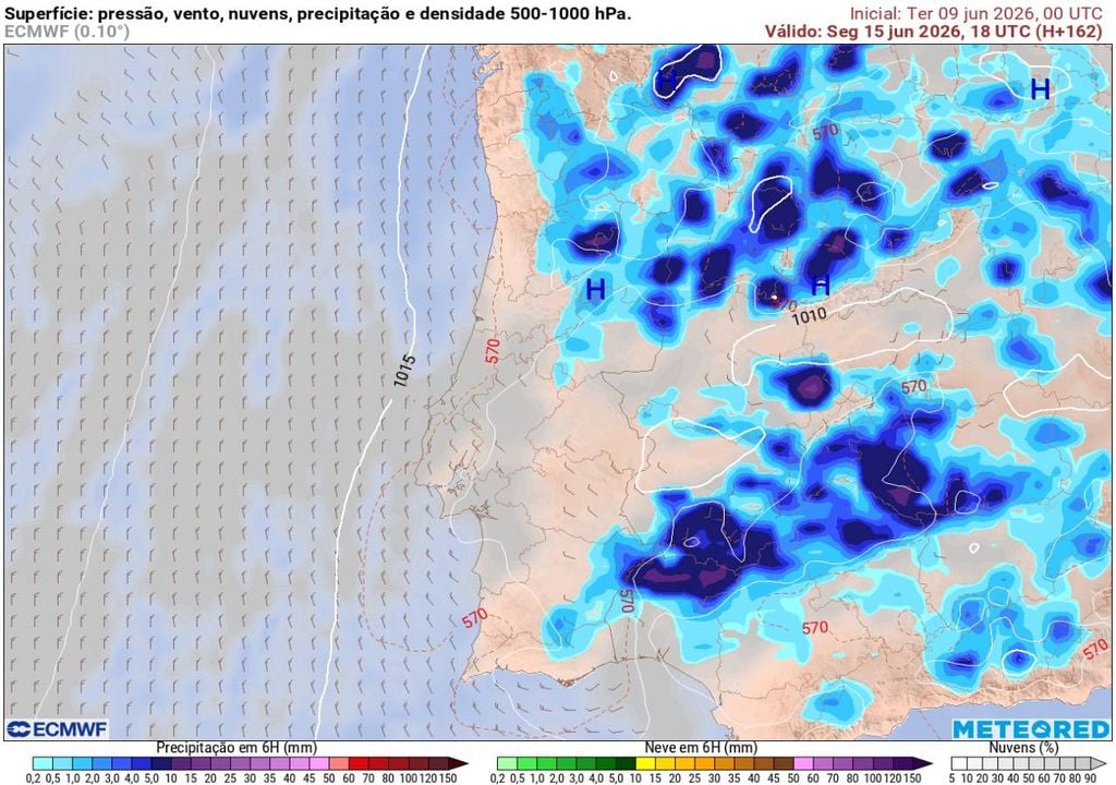 As cartas deterministas do modelo ECMWF sugerem que os aguaceiros e trovoadas poderão alastrar-se em termos de área geográfica abrangida a partir de sábado, podendo ser pontualmente fortes à escala local.