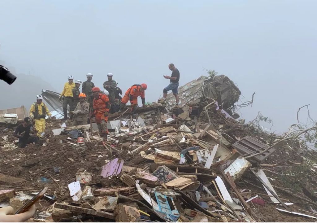 Em 2022, Petrópolis (RJ) registrou 245 mortos relacionados a enchentes e deslizamentos de terra após evento extremo de precipitação. Foto: Divulgação/Corpo de Bombeiros.