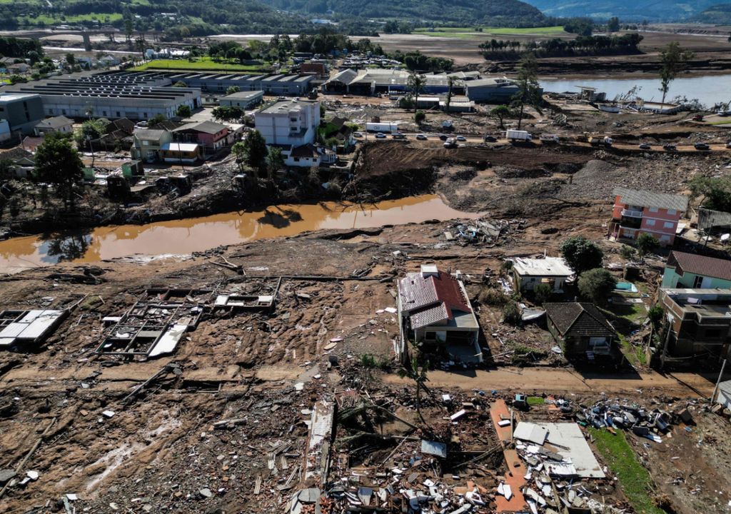 Roca Sales, localizada no Vale do Taquari, no Rio Grande do Sul, cresceu numa planície natural de inundação e foi devastada duas vezes em menos de um ano devido a enchentes. Créditos: reprodução/internet.