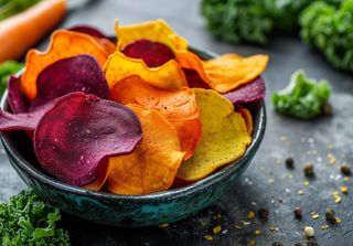 Os populares chips de vegetais podem substituir os alimentos in natura? Entenda 