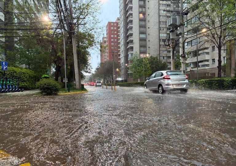 Otra semana pasada por agua en Santiago: regresan las lluvias y las tormentas el&eacute;ctricas desde este d&iacute;a