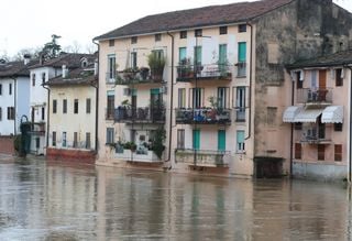 Un'alluvione dopo l'altra: Spagna, Italia, Bosnia, Centro Europa: fenomeni più violenti per il cambiamento climatico?