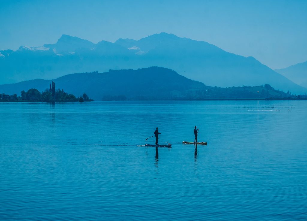 Stand up paddle sur le lac de Zurich.