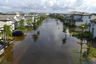 Uragano Debbie: almeno 5 morti in Florida e molte città allagate