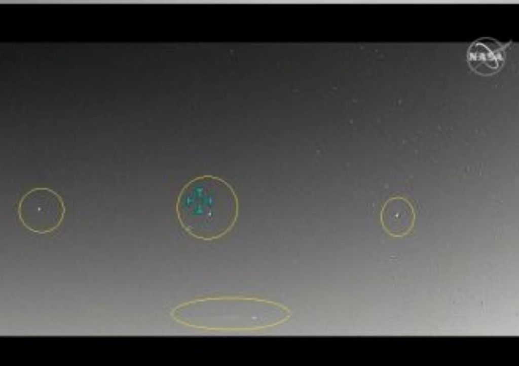 Objetos não identificados monitorados pela Nasa no espaço. Veja galeria com algumas imagens que seriam de Objetos Voadores Não Identificados (OVNIs), que são alvos de estudos para comprovar, ou não, se seriam de origem extraterrestre. • CNN Objetos não identificados monitorados pela Nasa no espaço. Veja galeria com algumas imagens que seriam de Objetos Voadores Não Identificados (OVNIs), que são alvos de estudos para comprovar, ou não, se seriam de origem extraterrestre. • CNN