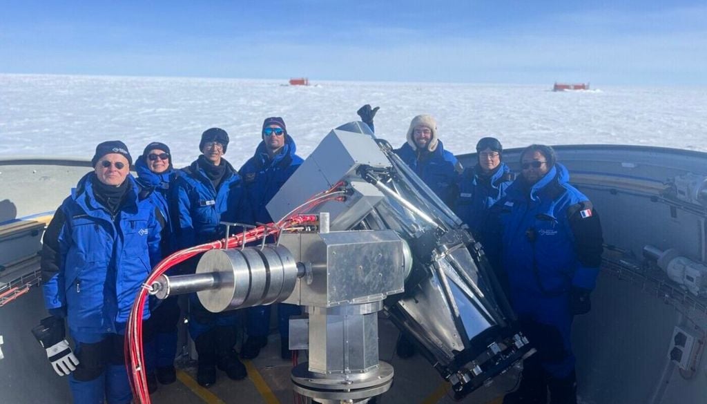 Das ASTEP-Teleskop (Antarctic Search for Transiting ExoPlanets), kurz nach seiner neue Montur. Bild: Karim Agabi/OCA/IPEV/PNRA