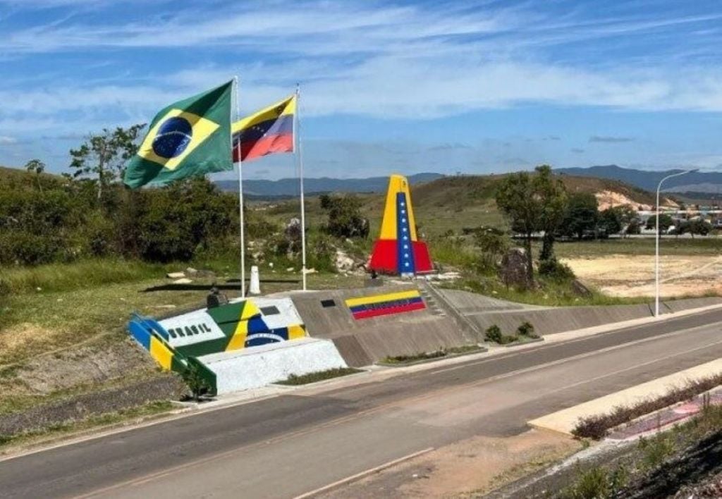 Fronteira do Brasil com a Venezuela. Foto: Caíque Rodrigues/Rede Amazônica RR ... - Veja mais em https://portalamazonia.com/cidadania/pacaraima-crise-venezuela/ Fronteira do Brasil com a Venezuela. Foto: Caíque Rodrigues/Rede Amazônica RR ... - Veja mais em https://portalamazonia.com/cidadania/pacaraima-crise-venezuela/