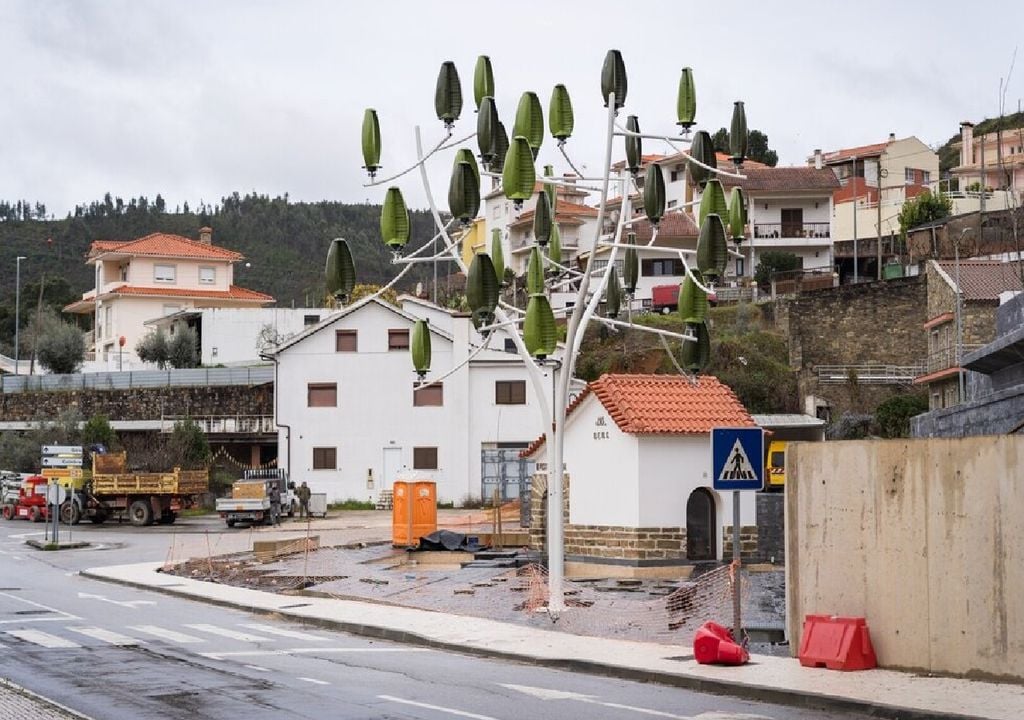A Wind Tree de Pampilhosa da Serra funciona como um sistema complementar para gerar energia elétrica. Foto: Município de Pampilhosa da Serra