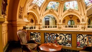 Panorama gratis en Santiago: descubre las visitas guiadas a la Bolsa de Comercio y al Palacio del Gobierno Regional