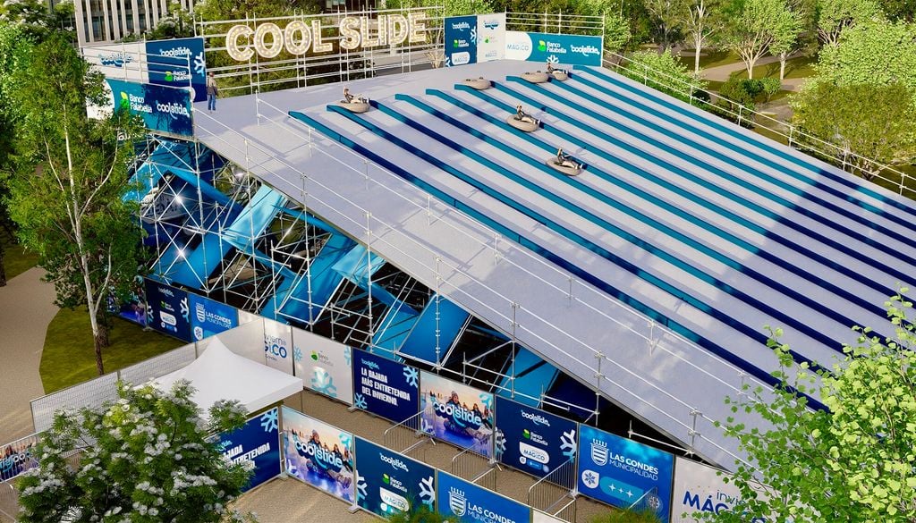 Coolslide: Megatobogán de hielo del Parque Araucano. El megatobogán de hielo del Parque Araucano es un atractivo ideal para disfrutar en familia. Crédito: Puntoticket.
