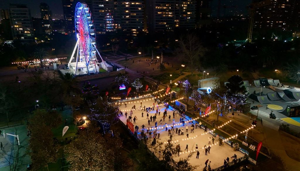 Invierno Mágico en Las Condes, 2026. Pista de hielo en el Parque Araucano de Santiago. Crédito: Cerogrado.