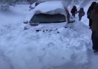 Pakistan, auto intrappolate nella neve: almeno 20 morti