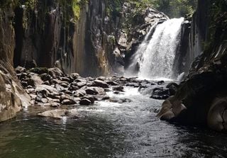 Para fugir do calor e do agito: conhe&ccedil;a 5 cachoeiras com paisagens exuberantes em SC