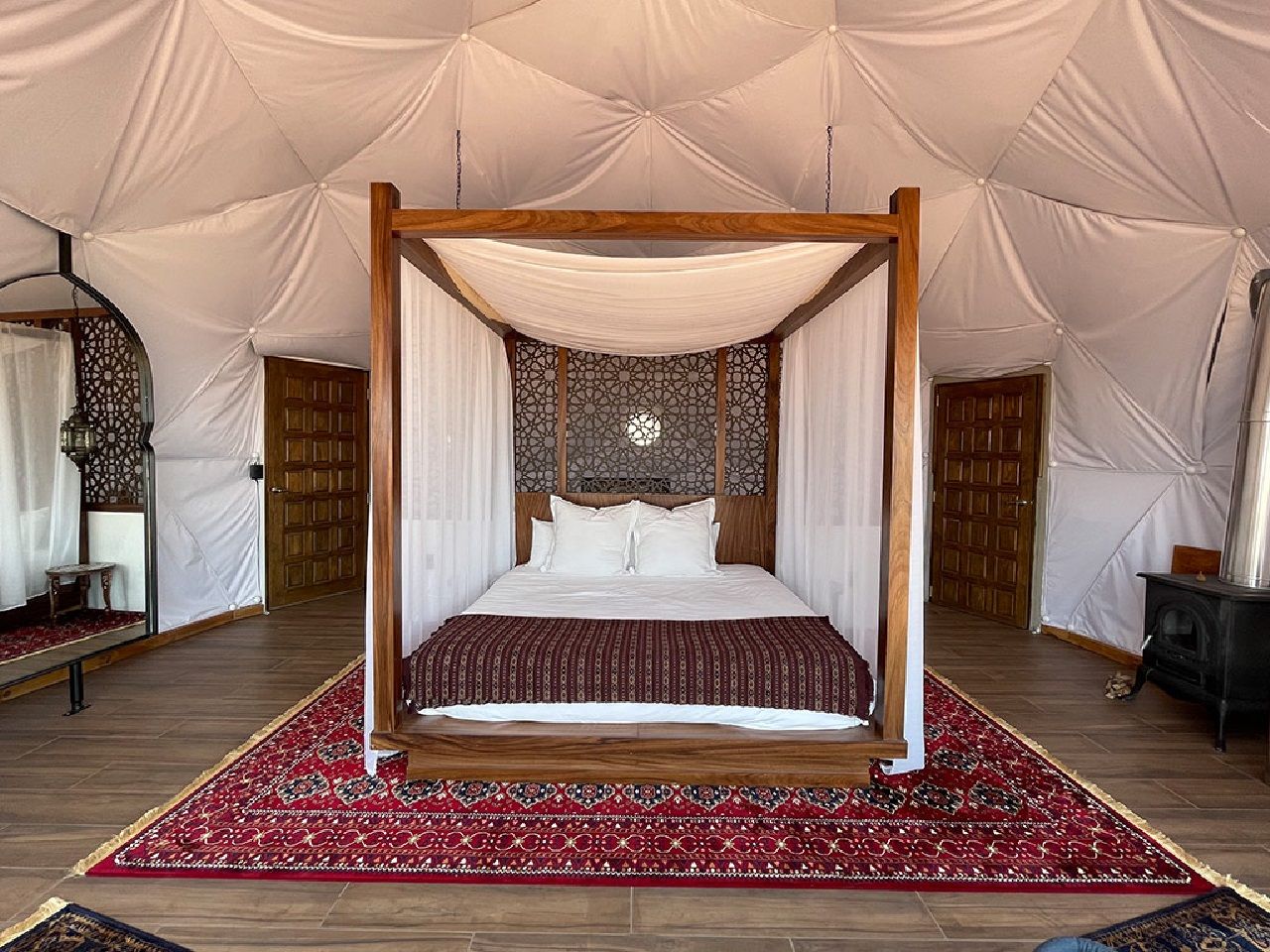 Sin descuidar el entorno y la armonía con la naturaleza y considerando el glamour y la comodidad. Cortesía: Khampa Glamping