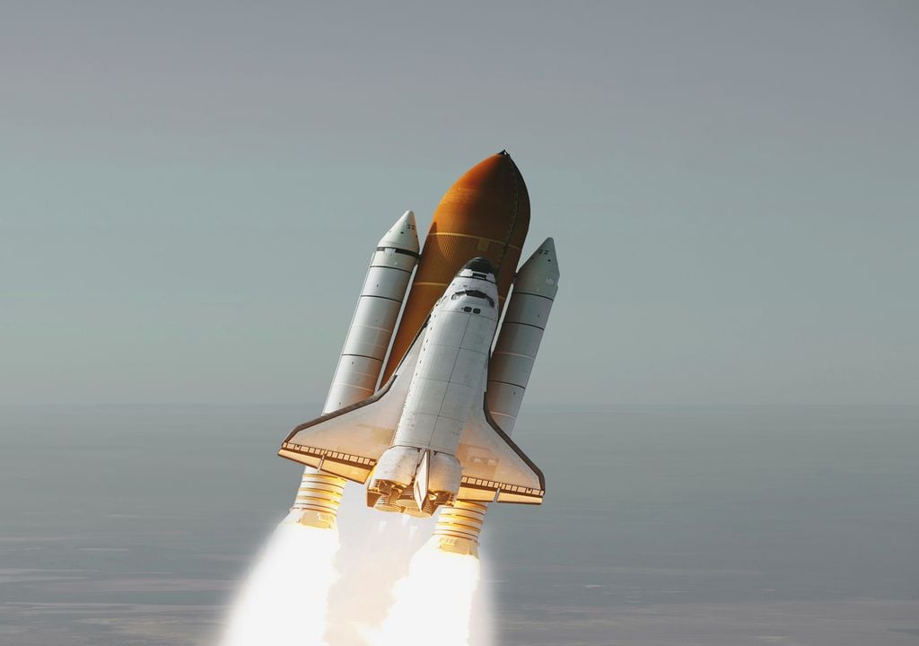 Este material está diseñado para aplicaciones específicas, desde aislamiento industrial hasta ropa térmica de alto rendimiento.